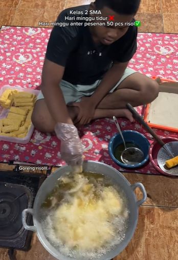 Bangun Jam 3 Pagi demi Jualan Risol, Siswa Banyuwangi Ini Bikin Salut!