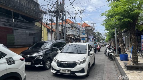 Suasana kawasan wisata Legian, Kuta, Minggu (4/1/2026). Rizki Setyo