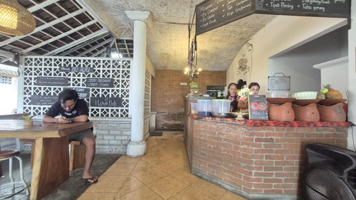 Suasana Warung Bu Ayu di Banjar Silungan, Desa Lodtunduh, Kecamatan Ubud, Gianyar, Senin (22/12/2025) sekitar pukul 16.00 Wita. (Leona Wirawan/detikBali)