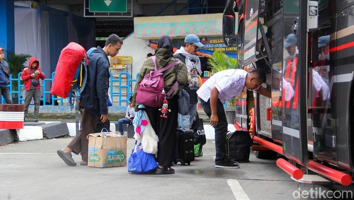 Perjalanan Tanpa Cemas: Tips Aman Naik Transportasi Umum