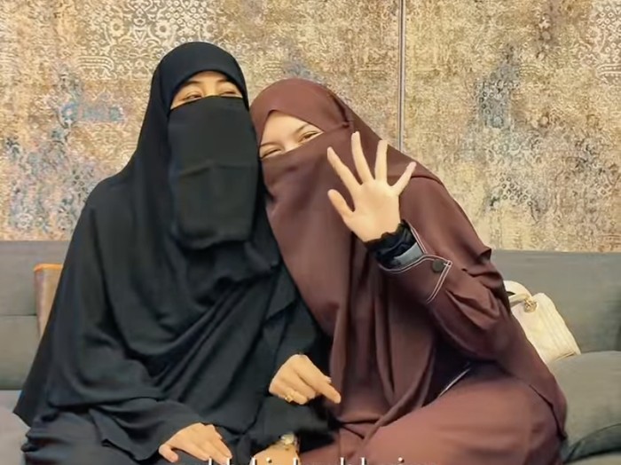 Pertemuan Umi Pipik dan Wardatina Mawa.