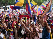 Video Warga di Berbagai Negara Rayakan Penangkapan Maduro oleh AS