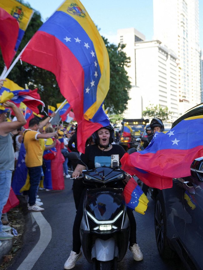 Warga Venezuela Rayakan Penangkapan Presiden Maduro