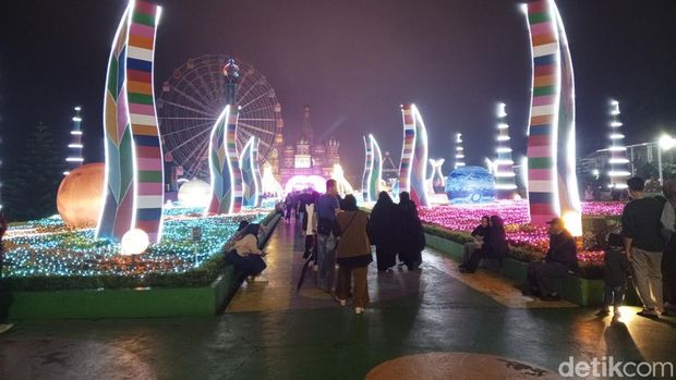 Wisata malam Jans Park Glow Galaxy Wisata malam Jans Park Glow Galaxy