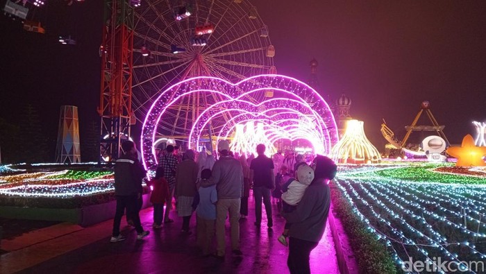 Merasakan Wisata Malam yang Bertabur Cahaya di Jatinangor Sumedang