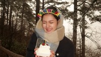 Zoe berulang tahun ke-23 pada 31 Desember 2025. Merayakan ke-23 saya mendaki ke Gunung Huangshan (jelas di luar zona nyaman saya) tetapi sangat berharga! tulis bintang film Cinta dalam Ikhlas, dilihat pada Minggu (4/1/2026). Foto: Instagram @zoeabbasjackson