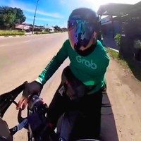 Kisah Pria 1 Tangan Jadi Ojol untuk Biaya Pernikahan Bikin Salut Netizen