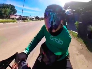 Kisah Pria 1 Tangan Jadi Ojol untuk Biaya Pernikahan Bikin Salut Netizen