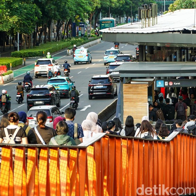 Usai Libur Nataru, Keramaian Pulang Kantor Kembali Terasa