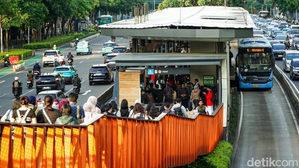 Usai Libur Nataru, Keramaian Pulang Kantor Kembali Terasa