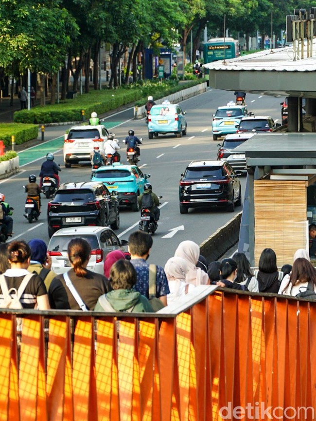 Usai Libur Nataru, Keramaian Pulang Kantor Kembali Terasa
