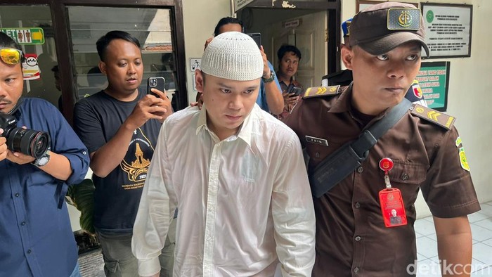 Alvi Maulana, terdakwa pemutilasi pacarnya, Tiara menjalani sidang perdana di Pengadilan Negeri Mojokerto