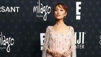 5 Gaya Ariana Grande Bak Peri di Red Carpet Critics Choice Awards 2026