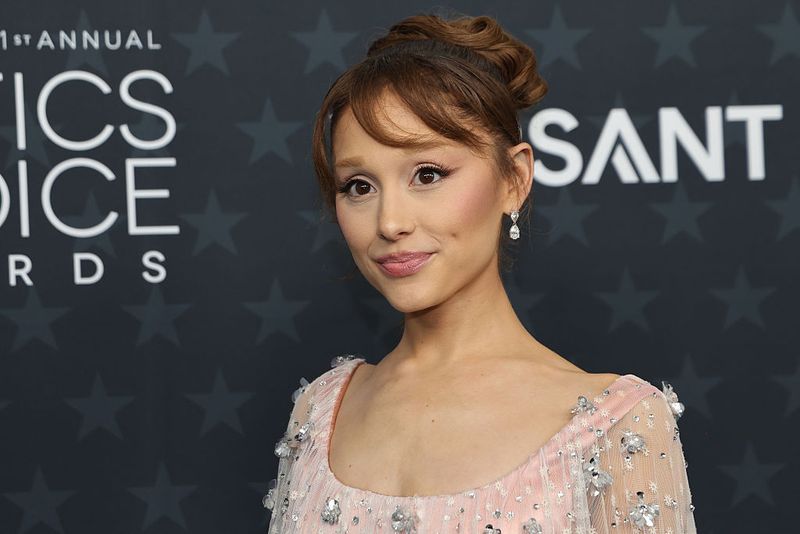 Ariana Grande menghadiri Critics Choice Awards ke-31 di Santa Monica, California, AS, 4 Januari 2026.