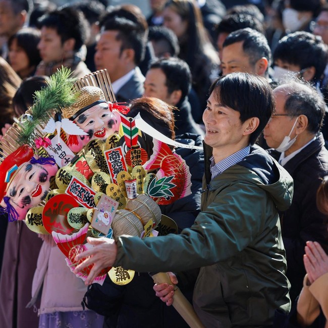 Awali Tahun Kerja, Warga Tokyo Padati Kanda Myojin