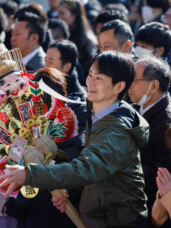Awali Tahun Kerja, Warga Tokyo Padati Kanda Myojin