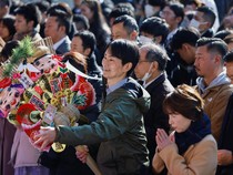 Awali Tahun Kerja, Warga Tokyo Padati Kanda Myojin