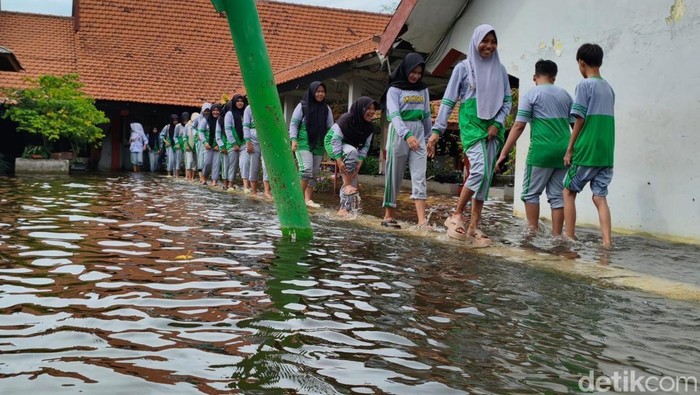 Banjir di SMPN 2 Tanggulangin