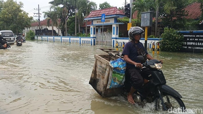 Banjir di SMPN 6 Sampang