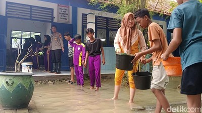 Potret Banjir Melanda SMPN 6 Sampang
