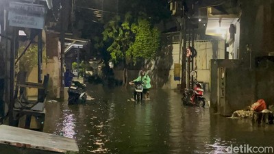 Sejumlah Kawasan di Surabaya Terendam Banjir