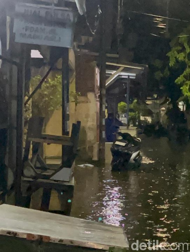 Sejumlah Kawasan di Surabaya Terendam Banjir
