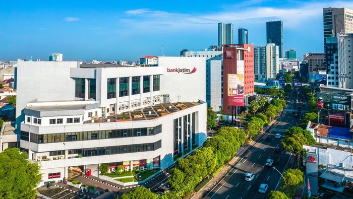 2 Direksi Bank Jatim Kompak Borong Saham, Optimistis Kinerja Moncer