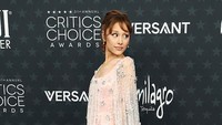 Foto: 10 Artis Hollywood Bergaun Terbaik di Critics' Choice Awards 2026