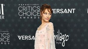 Foto: 10 Artis Hollywood Bergaun Terbaik di Critics Choice Awards 2026