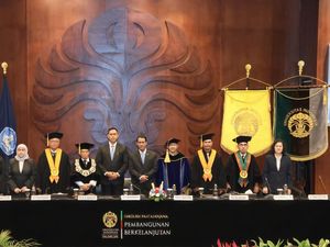 Dirut Bulog Ahmad Rizal Raih Doktor di UI, Bahas Tata Kelola Pascapanen
