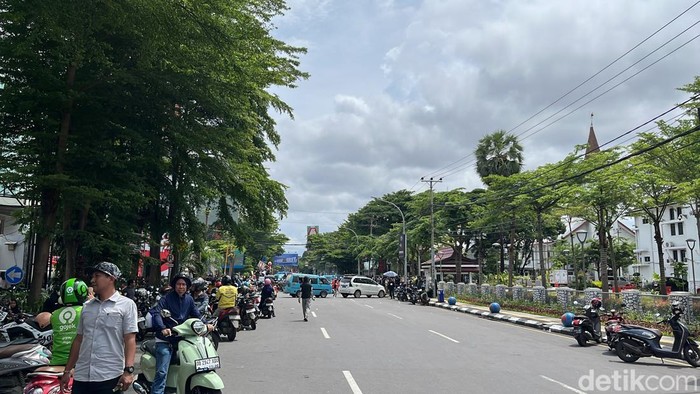 Jalan Ahmad Yani-Balai Kota Makassar Tutup Total Imbas Demo Siang Ini