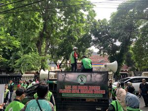 Driver Ojol Gelar Aksi Dukung Nadiem di Depan PN Jakpus Jelang Sidang