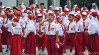 Aktivitas belajar mengajar kembali berjalan normal pada hari pertama masuk sekolah tahun ajaran 2026.