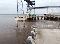 Video Jembatan Pelabuhan Tanjung Buton Siak Ambruk, Mobil Nyemplung ke Laut