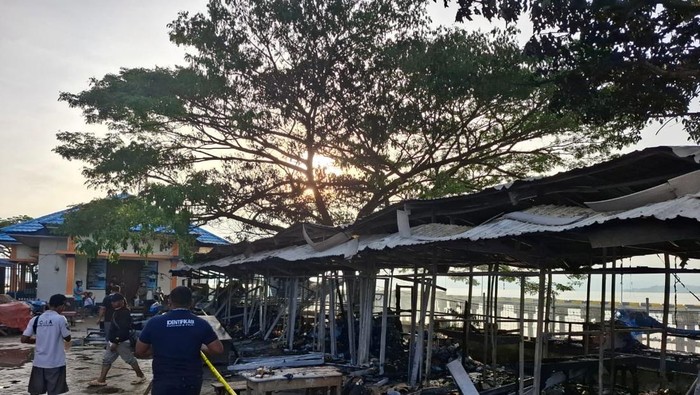 20 Kios di Pelabuhan Muna Hangus Terbakar gegara Kompor Lupa Dimatikan