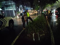 Diduga Mengantuk, Pengendara Motor Tewas di Depan Kiara Artha Park