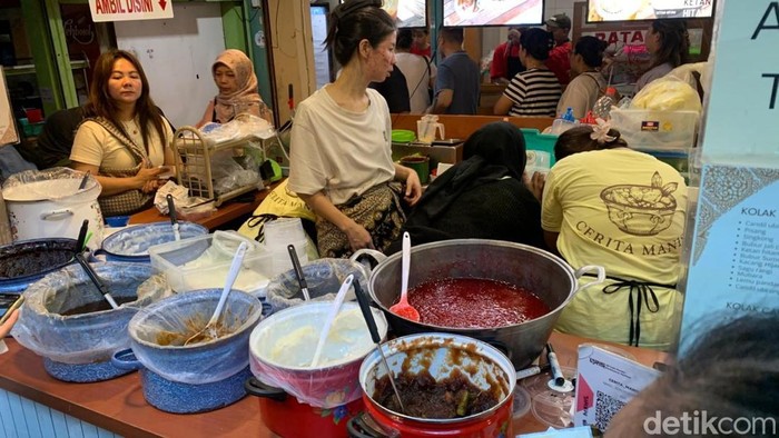 Kedai Cerita Manis di Pasar Cihapit.