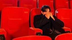 Lee Chae Min Lagi Sendirian, Siapa Mau Nemenin?