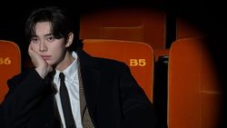 Lee Chae Min Lagi Sendirian, Siapa Mau Nemenin?