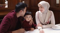 Melody Prima menjawab pertanyaan netizen terkait keberadaan dua anaknya dari pernikahan sebelumnya dengan Tommy Bagus Setiadi yang tak diajak liburan. Sekadar diketahui di media sosial, ia terlihat bersama anak dari pernikahannya saat ini dengan Ilham Akbar Prawira. (Foto: dok Instagram melodyprima)