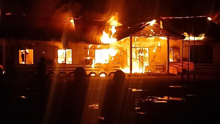 Kantor PT Raihan Catur Putra (RCP) di Kabupaten Morowali, Sulawesi Tengah (Sulteng) dibakar warga.