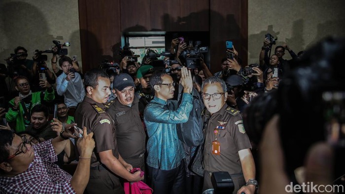 Jaksa Sebut Nadiem Tahu Chromebook Tak Bisa Dipakai di Sekolah, Tapi Dipaksakan