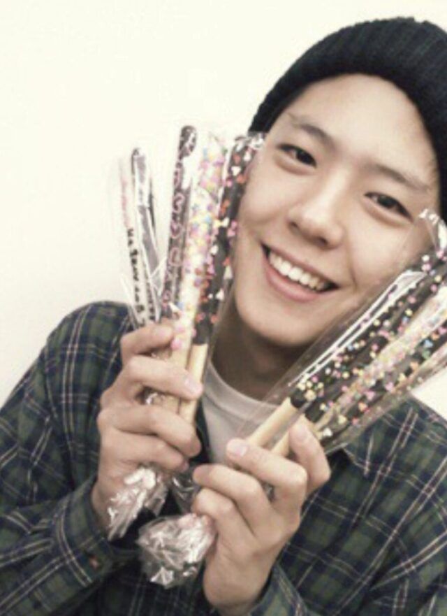 Foto masa lalu Park Bo Gum yang diunggah mantan pacarnya viral setelah dirumorkan gay atau penyuka sesama jenis.