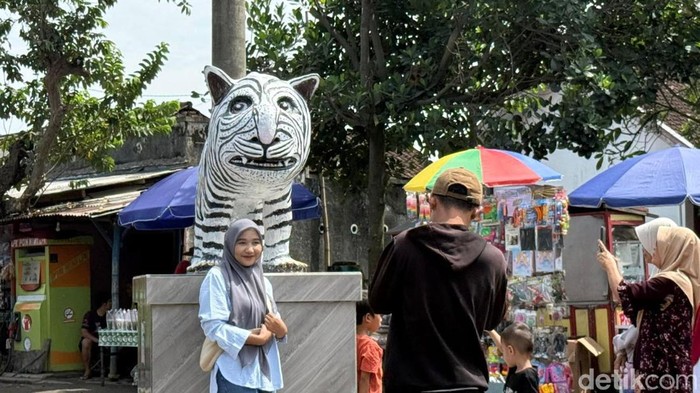 Patung Maccan Putih di Kediri mulai ramai dikunjungi warga
