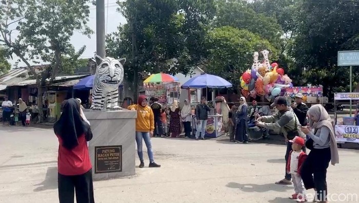 Patung Maccan Putih di Kediri mulai ramai dikunjungi warga
