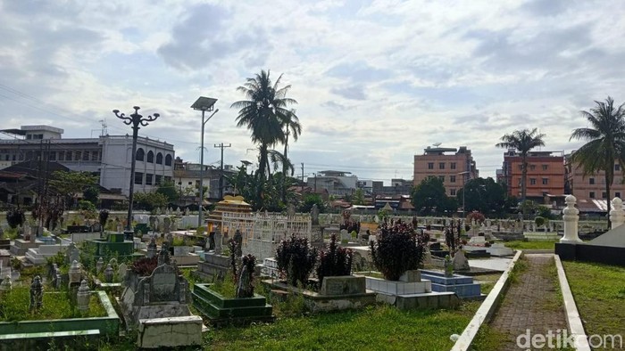 Orang-orang yang Boleh Dimakamkan di Areal Masjid Raya Al Mashun Medan