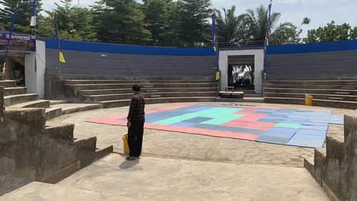 Penampakan koloseum Taman Kota Giri Menang, Lombok Barat, seusai rampung diperbaiki pada tahap pertama. (M. Zahiruddin/detikBali)