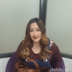 Jawaban Pinkan Mambo soal Aksi Ngamen Sambil Live