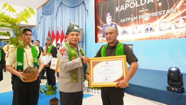 Polda Riau menggelar syukuran HUT ke-45 satpam di Riau