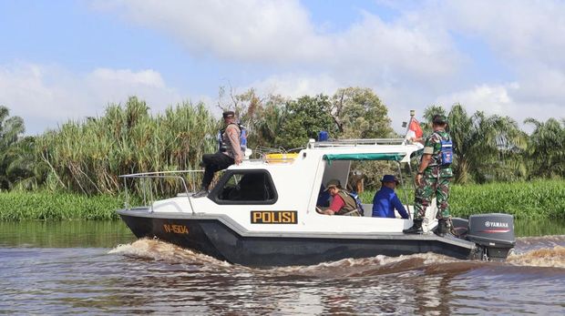 Polres dan Pemkab Pelalawan melakukan monitoring di Sungai Kampar, pada Minggu (4/1/2026).
